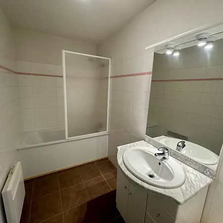 T3 Aux Angles: 6 Pers, Parking, Animaux Admis - Fr-1-758-35 Apartment
